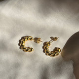 Twisted Hoop Earrings 18K Gold Plated · 18 mm